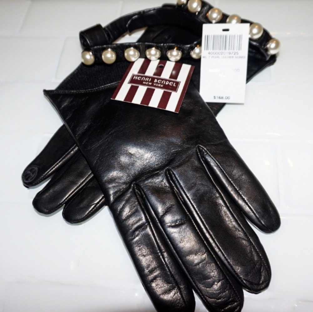 HENRI BENDEL LEATHER GLOVES WITH PEARL BRACELET